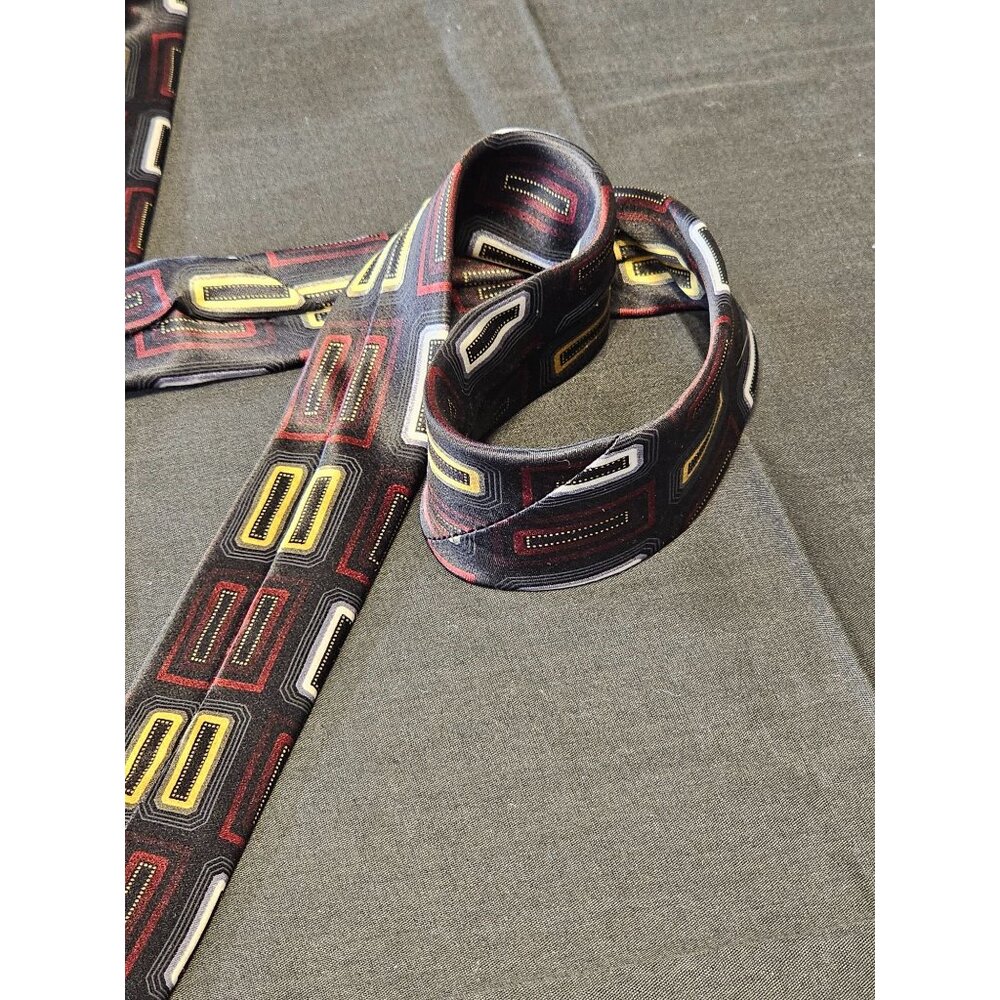 Kilburne & Finch Geometric Pattern Tie - Picture 7 of 9